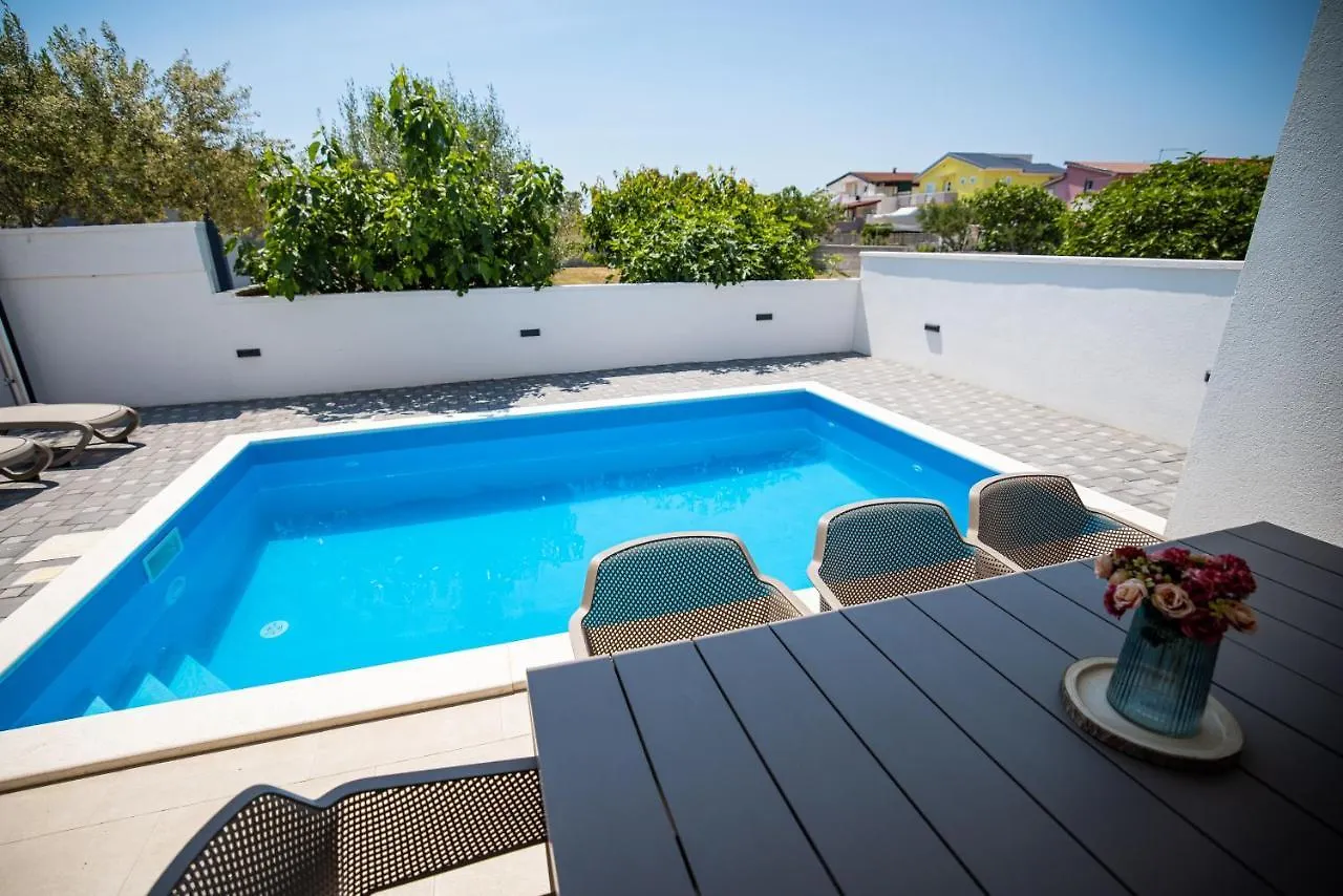 Villa Like Vir