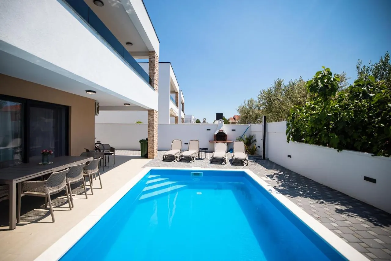 Villa Like Vir